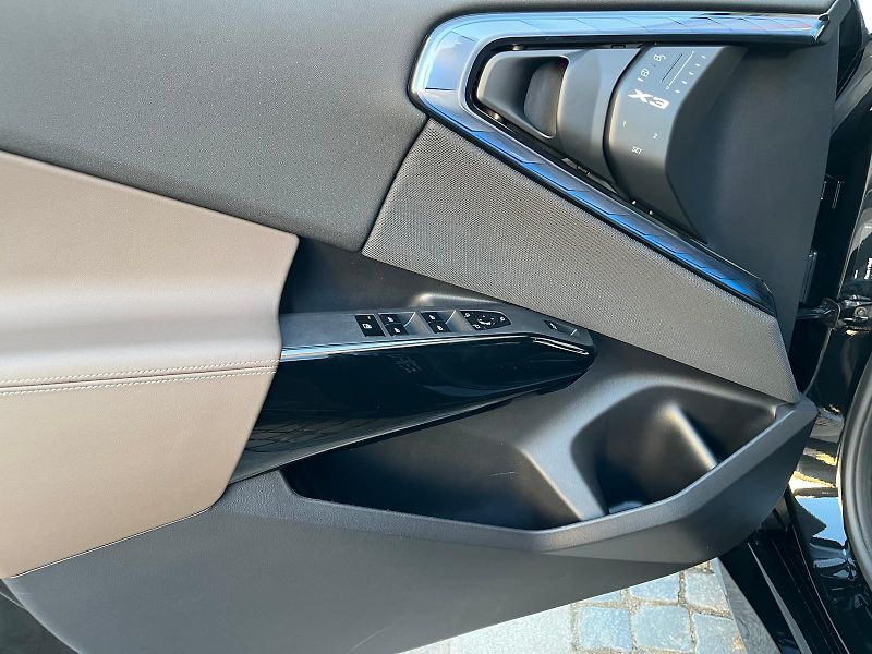 BMW X3 M 50i Xdrive - fotka 38 z 56