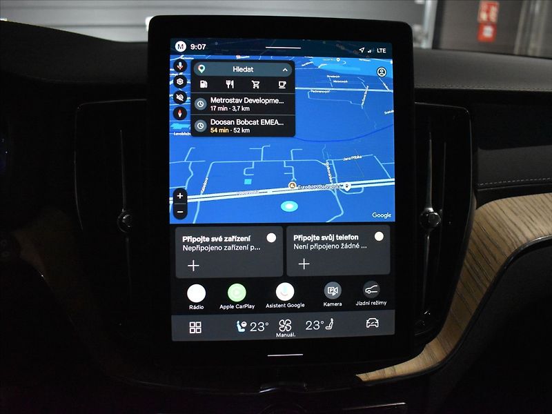 Volvo XC60 2,0 B5 AWD Ultra Pano,vzduch - fotka 18 z 22
