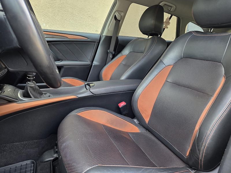 Toyota Avensis 2.0-VELMI ZACHOVALÝ STAV - fotka 16 z 28