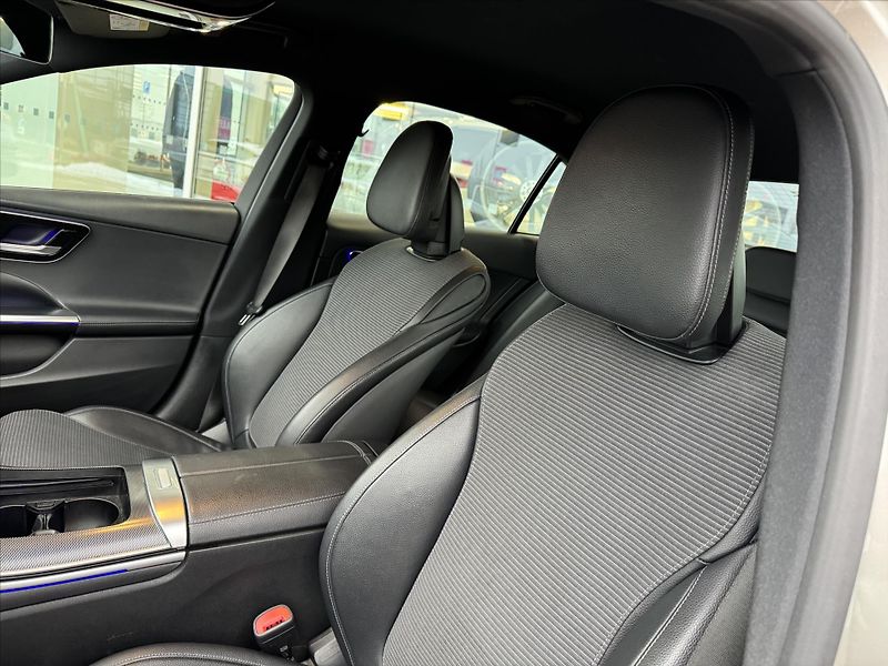 Mercedes-Benz Třídy C C 220d - fotka 21 z 30