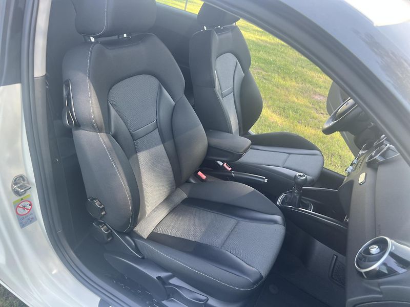 Audi A1 1.2TFSI 63KW,KůŽE,NAVI,2xALU - fotka 18 z 40