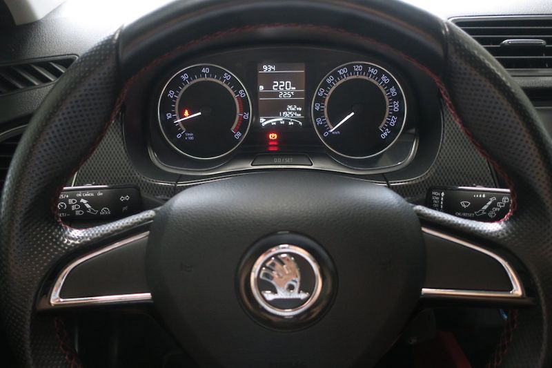 Škoda Fabia (2016) 1.2TSi Monte Carlo ČR - fotka 19 z 50