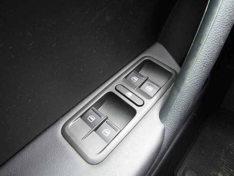 Škoda Yeti (2014) 1.6 TDI 77kW DSG BEZ KOROZE - fotka 29 z 39