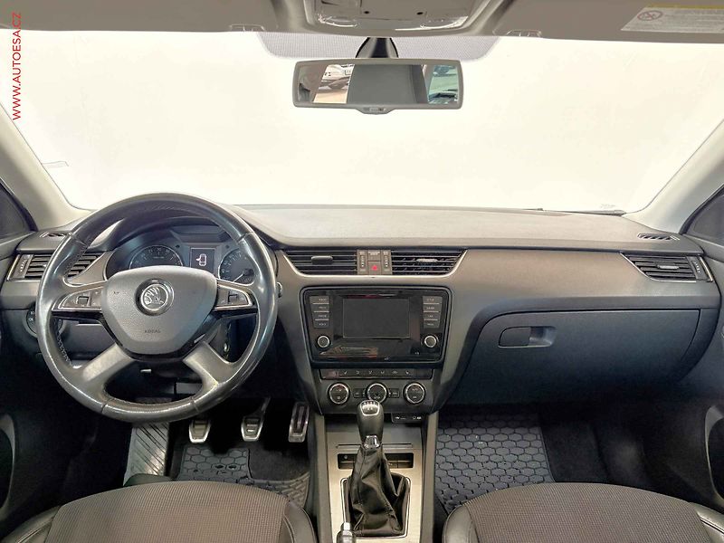 Škoda Octavia (2013) 1.6 TDi, AC, výhřev sed. - fotka 8 z 14
