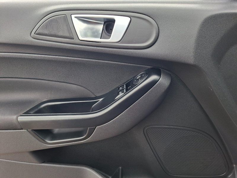 Ford Fiesta (2014) 1.0i 74kW -S.KNIHA-TAŽ.ZAŘ. - fotka 16 z 33