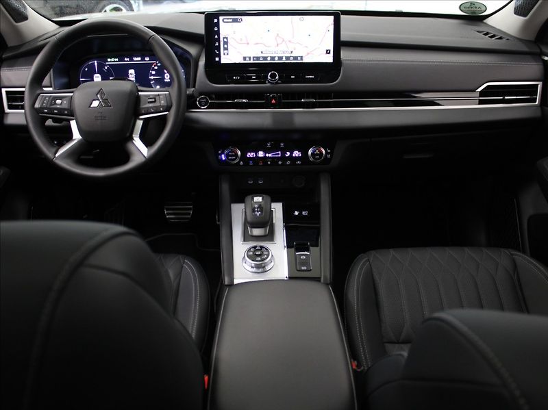 Mitsubishi Outlander 2,4 PHEV Instyle Akční Cena! - fotka 8 z 31