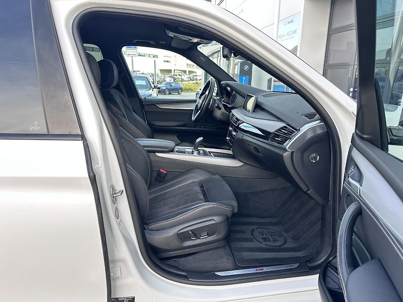 BMW X5 xDrive30d M-Sport - fotka 9 z 24