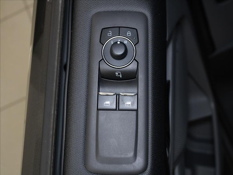 Ford Tourneo Custom 0,0 E-Tourneo 160kW  970km! ČR - fotka 19 z 25