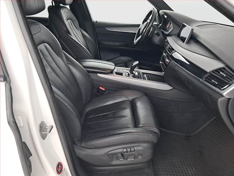 BMW X5 (2014) M Paket xDrive30d, 4X4 - fotka 9 z 19