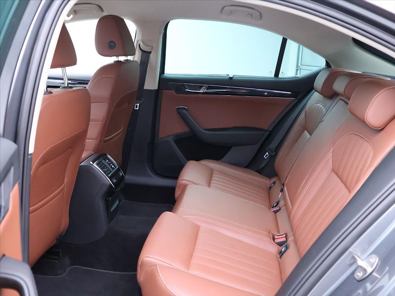 Škoda Superb 2,0 TDI 110kW L&K DSG DPH CZ - fotka 14 z 37