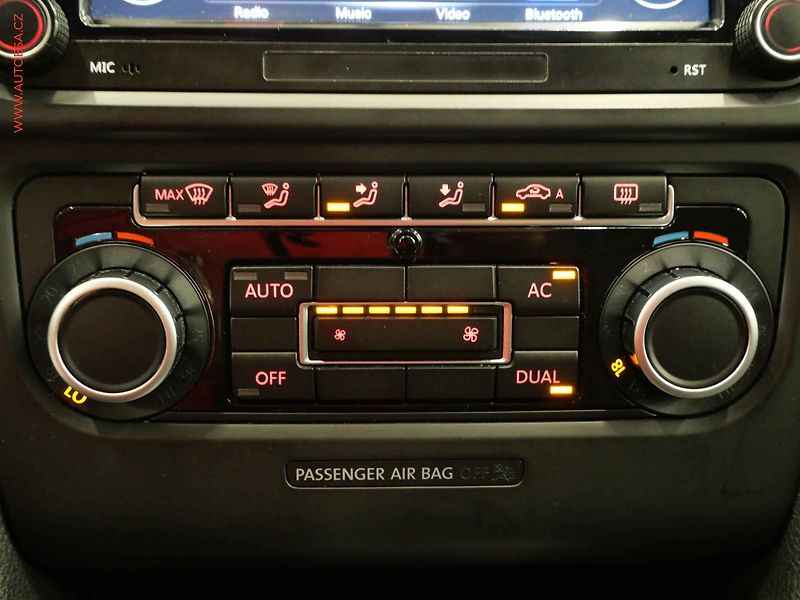 Volkswagen Golf (2009) 1.6i, AT, AC, STK3/28 - fotka 17 z 17