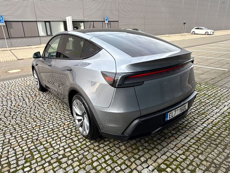 Tesla Model Y (2025) - fotka 11 z 76