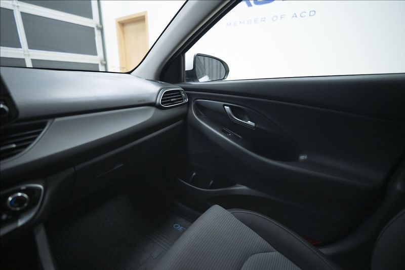 Hyundai i30 1,5 CVVT KAMERA 1. MAJITEL ČR - fotka 18 z 31