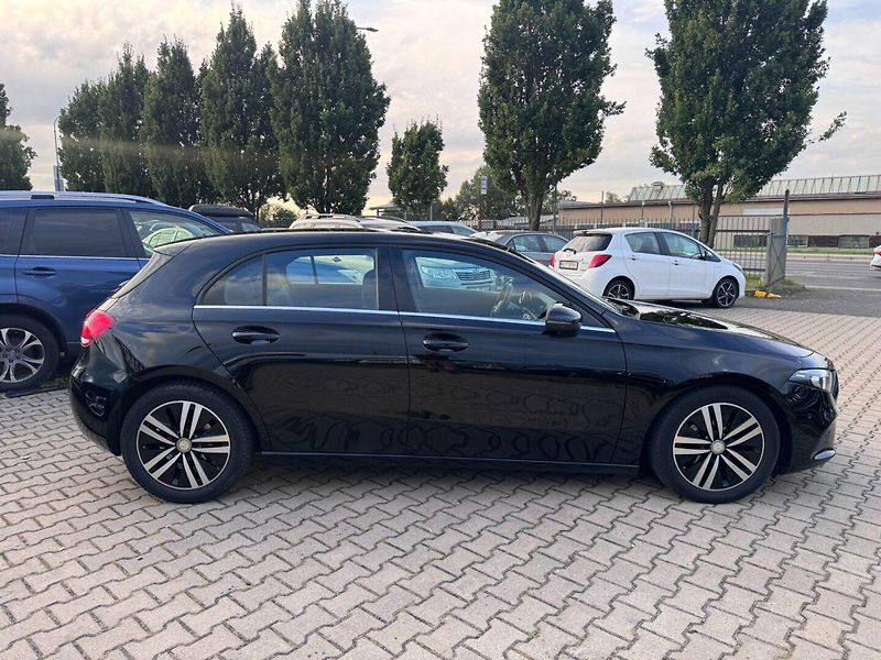 Mercedes-Benz Třídy A (2019) 180D 1,5 85 KW AUTOMAT SPORTB. - fotka 6 z 50