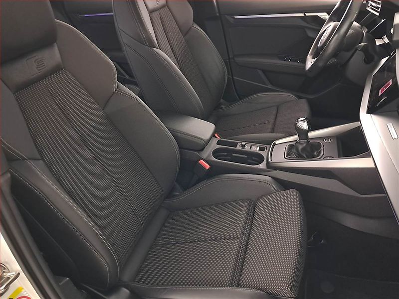 Audi A3 (2020) S-Line 30 TFSI - fotka 9 z 21