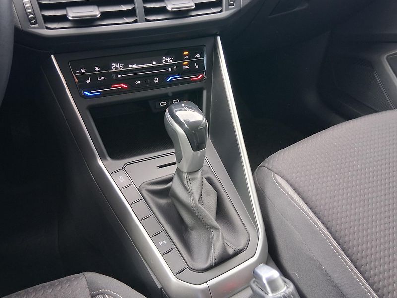 Volkswagen Polo LIFE 1.0 TSI 70 kW - fotka 18 z 22