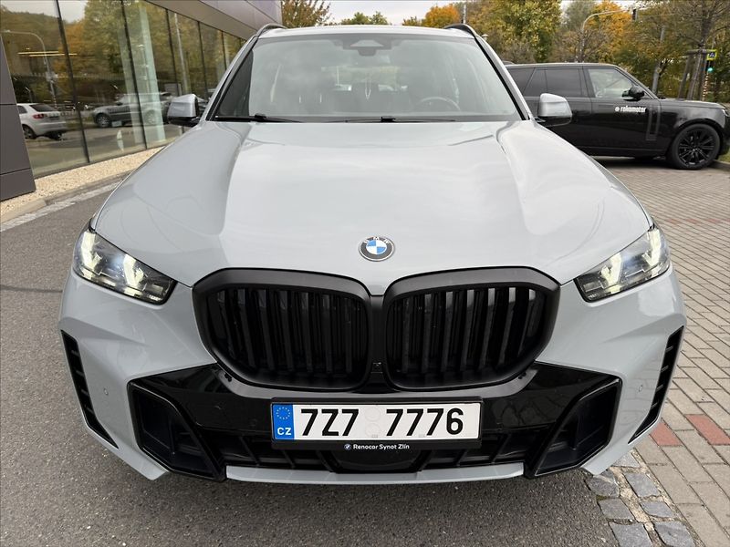 BMW X5 3,0 30d xDrive - fotka 4 z 36
