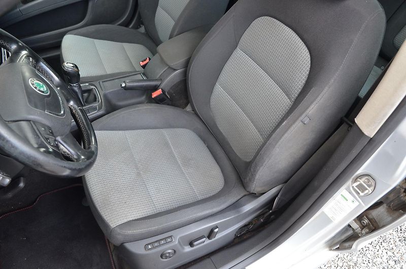 Škoda Superb (2011) 2.0 TDi 103kW AMBITION - fotka 13 z 31