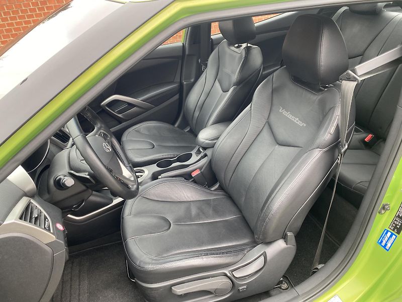 Hyundai Veloster 1.6i,PRÉMIUM, AUTOMAT,PLNÁ VÝB - fotka 18 z 47
