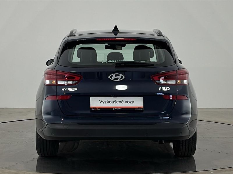 Hyundai i30 Smart DCT - fotka 17 z 27