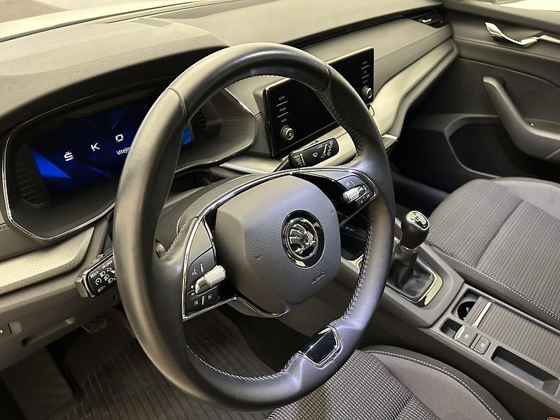 Škoda Octavia 1.5 TSI Ambition - fotka 7 z 26