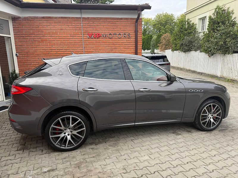Maserati Levante SQ4-316KW-4x4-H&K-R21-ČR - fotka 7 z 34