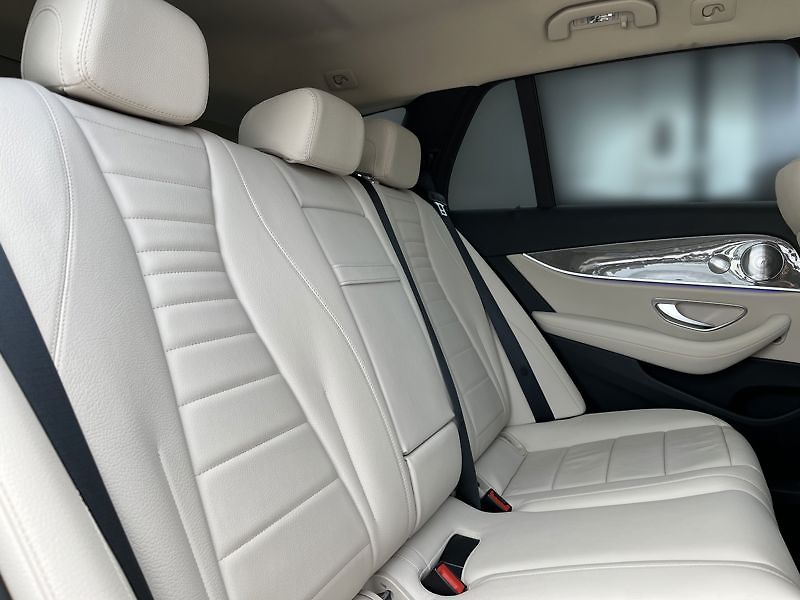 Mercedes-Benz Třídy E E-Třída 220 d 4MATIC All-Terra - fotka 20 z 21