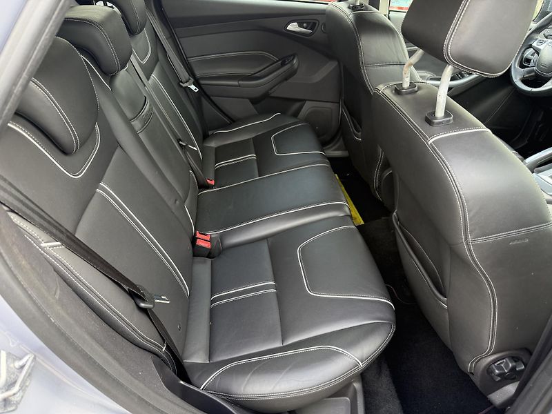 Ford Focus 2,0TDCI 120 kW AUTOMAT - fotka 14 z 23