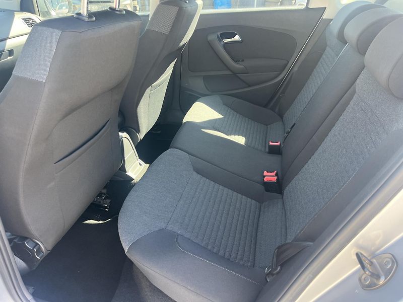 Volkswagen Polo (2010) 1.4 16v DSG 63kw  75000km 1.M. - fotka 14 z 26
