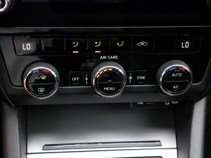 Škoda Octavia 1,6 TDI Ambition LED Navi - fotka 22 z 30
