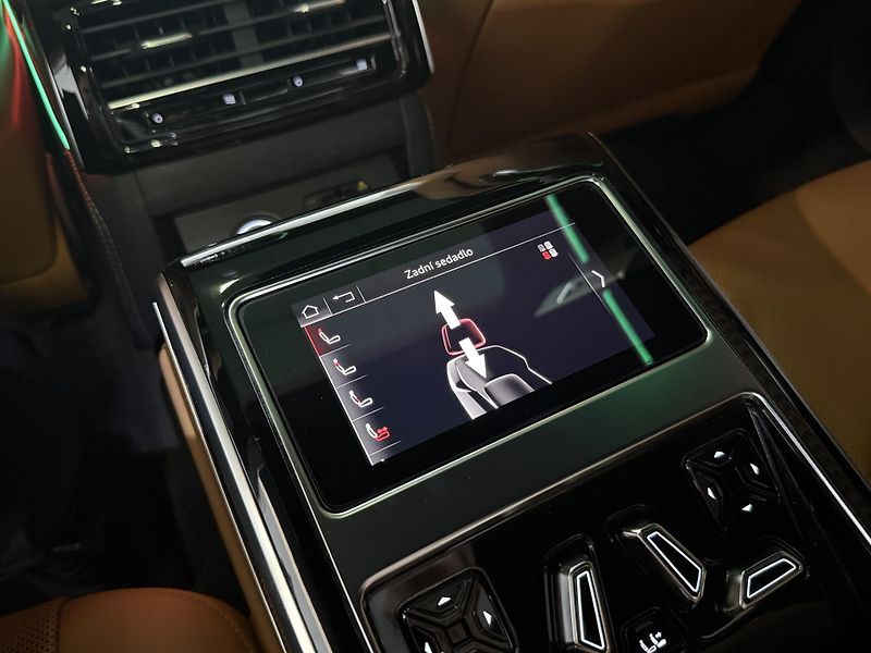 Audi S8 B&O-Adv. Carbon Matrix Pano TV - fotka 13 z 52