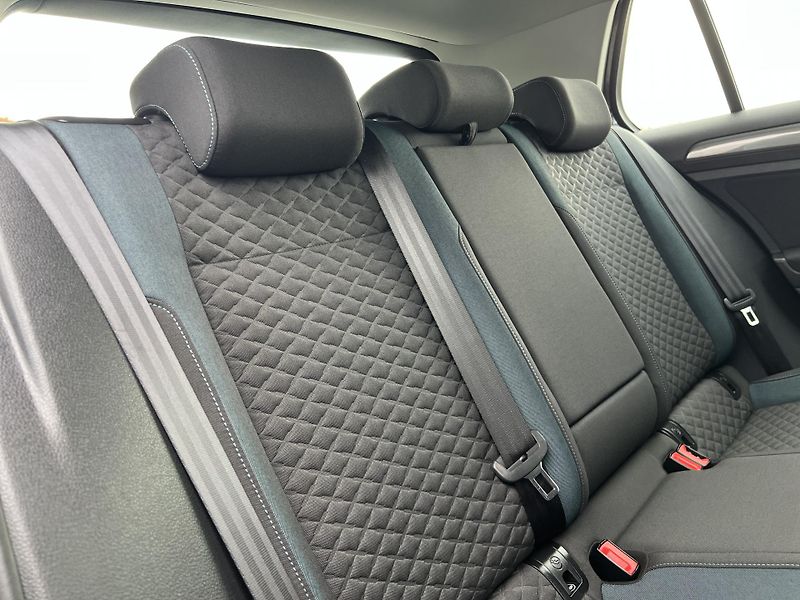 Volkswagen Golf IQ.DRIVE 1.6TDi DSG KLIMA ALU - fotka 39 z 55