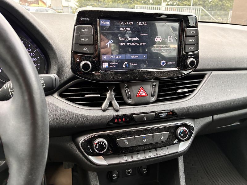 Hyundai i30 1.5DPi 81kW COMFORT 16.000km!! - fotka 14 z 21