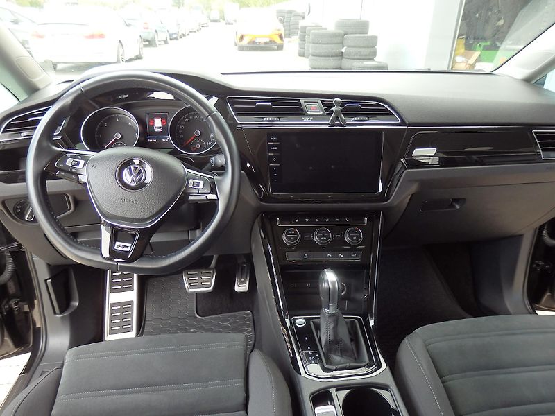 Volkswagen Touran 2,0 TDI 140kW HIGHLINE,DSG LED - fotka 12 z 27