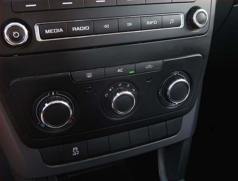 Škoda Yeti (2013) 1.2 TSI, Serv.kniha - fotka 14 z 15