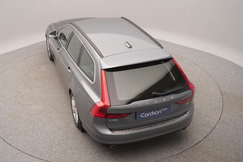 Volvo V90 D4 MOMENTUM PRO  - fotka 14 z 52