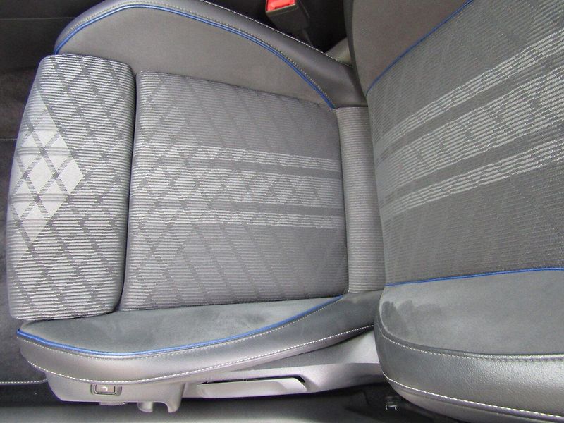 Volkswagen Passat Variant (2024) 2.0 TDI 110kW DSG ACC - fotka 21 z 47