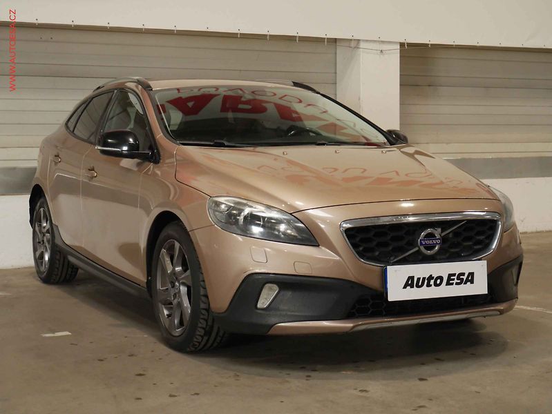 Volvo V40 (2013) 1.6 D2, 1.maj, Cross Country - fotografie inzerátu