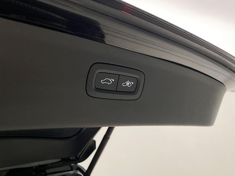 Volvo XC90 T8 AWD RECHARGE R-DESIGN 7míst - fotka 35 z 54