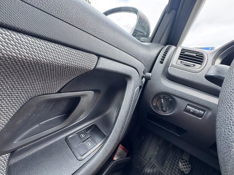 Škoda Fabia (2010) 1,4i 16V 63 KW 2.MAJ KILOMETRY - fotka 27 z 50