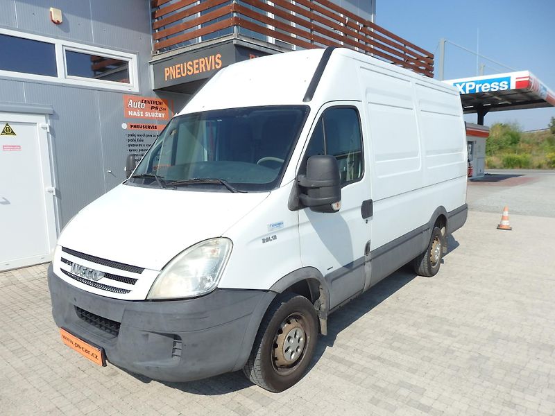 Iveco Daily 2.3 D ABS, KLIMATIZACE - fotka 2 z 14