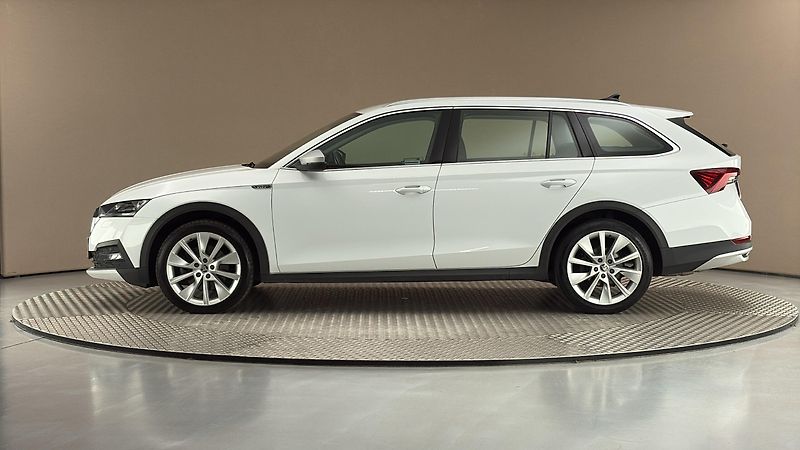 Škoda Octavia 2.0 TDI DSG 4x4 Scout Combi - fotka 4 z 28
