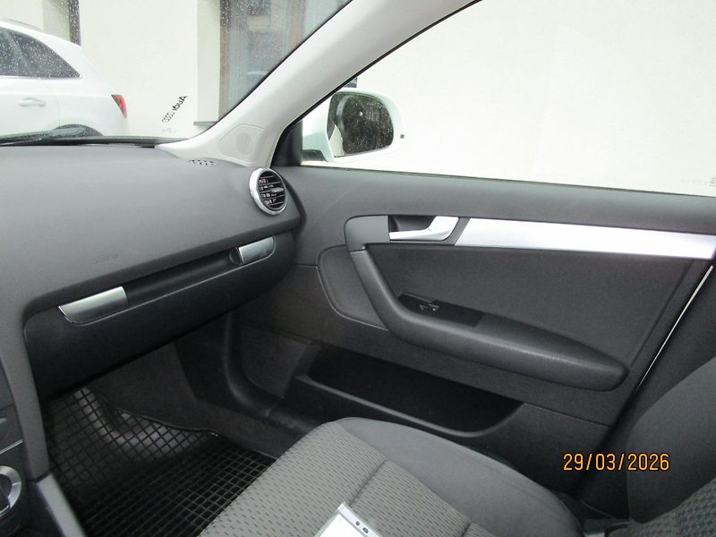 Audi A3 (2009) 2,0 TDi DSG panorama - fotka 17 z 28