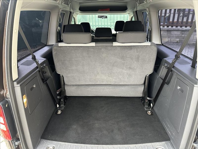 Volkswagen Caddy 1,6 TDI MAXI 7.MÍST REZERVACE - fotka 5 z 21