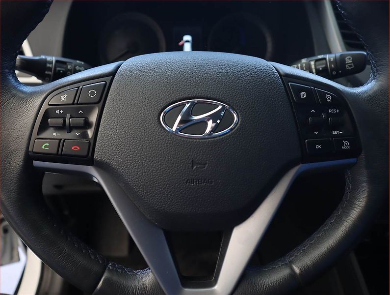 Hyundai Tucson (2016) 1.6 T-GDI, Navi, Bi-Xenony - fotka 18 z 18