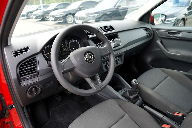 Škoda Fabia 1.0 MPI  75 PS/10.400 km !!!! - fotka 22 z 33