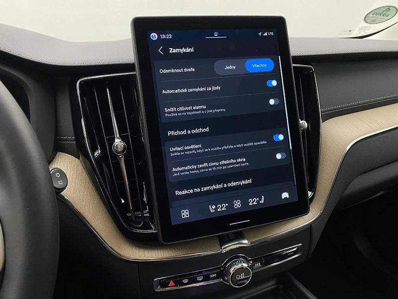 Volvo XC60 T8 AWD RECHARGE DARK ULTRA CZ - fotka 53 z 59