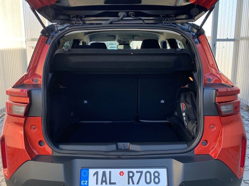 Opel Frontera (2025) GS Hybrid 1.2T (107kW/145k) - fotka 9 z 29