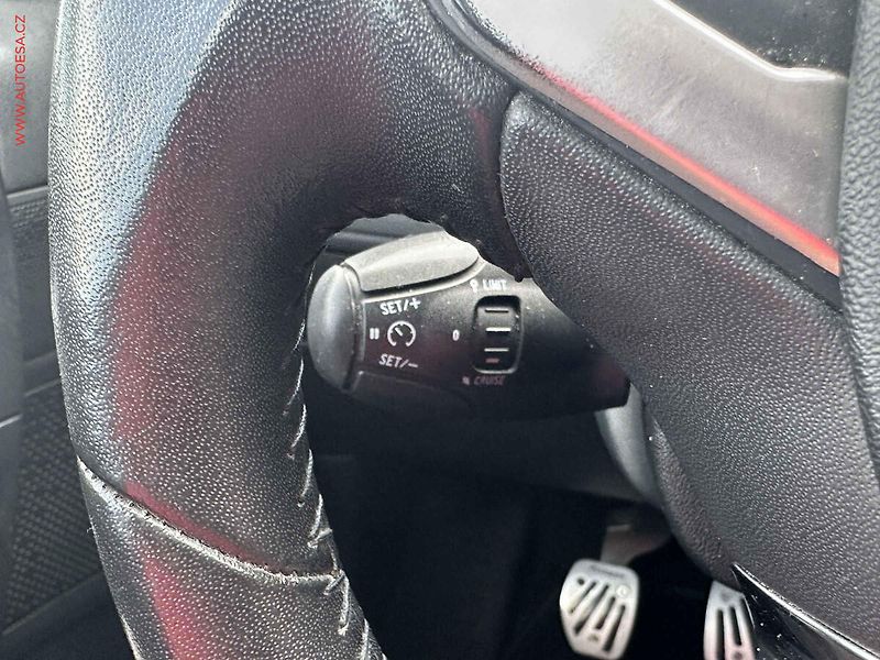Peugeot 208 (2016) 1.6 HDi, ČR, AC, tempo, park - fotka 12 z 20