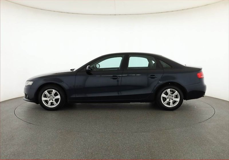 Audi A4 (2010) 2.0 TDI, nová STK - fotka 3 z 18